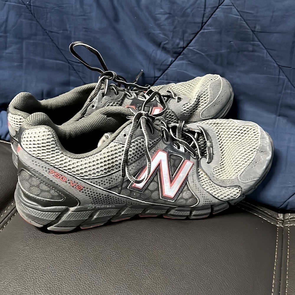 𝅺MENS new balance 750 V2 shoes sz 11.5